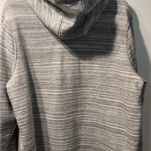 Woman’s Carhartt Hooded Sweatshirt XL - Picture 3 of 4